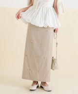 フラワー刺繍タイトスカート