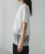 ロゴ刺繍裾レース付きTシャツ