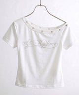 【メール便】オフショル ハトメディテール ラインストーンロゴ クロップドTシャツ