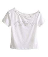 【メール便】オフショル ハトメディテール ラインストーンロゴ クロップドTシャツ