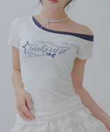 ロゴ オフショルダー Tシャツ / レイヤード風 アシンメトリー 星柄 Tシャツ エッジィ