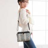 Vバックル2ジッパーショルダーバッグ